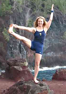 Jenny Otto in Hawaii in padangusthasana